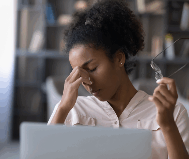 Œil sec, flou, yeux rouges, larmes.