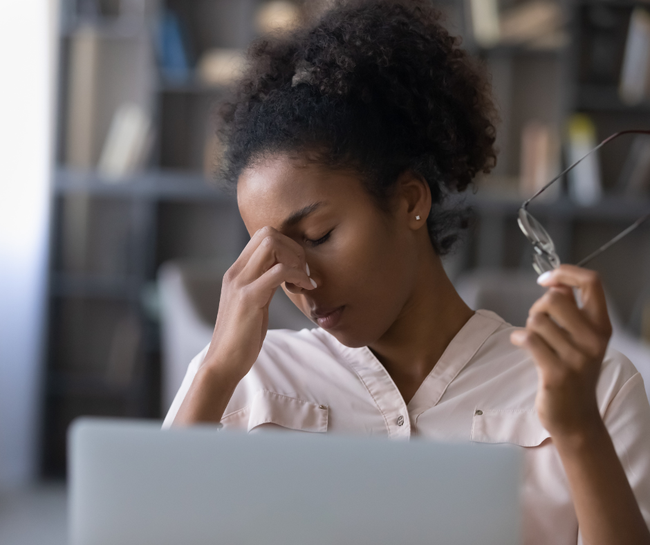 Œil sec, flou, yeux rouges, larmes.